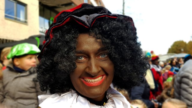 Zwarte Piet, orang-orang yang membantu Sinterklaas membuat dan membagikan kado (Foto: Pixabay )