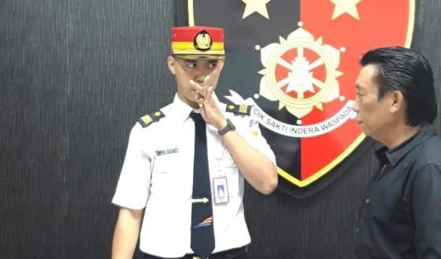 Pikat Hati Kekasih, Pria Ini Jadi Petugas KAI Gadungan