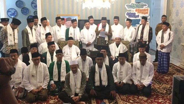 Deklarasi PCNU Tangerang Selatan kepada pasangan Jokowi-Ma'ruf Amin di kediaman Ma'ruf Amin, Jakarta Pusat, Selasa (11/12). (Foto: Rafyq Panjaitan/kumparan)