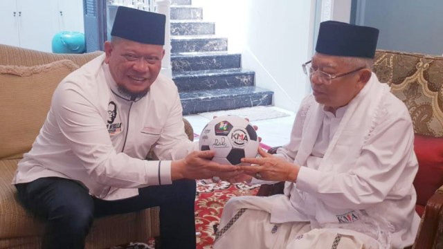 Lanyala Mataliti (kiri) bertemu Ma'ruf Amin di Kediaman Ma'ruf Amin, Jalan Situbondo, Jakarta Pusat. (Foto: Dok: TKN Jokowi-Ma'ruf)