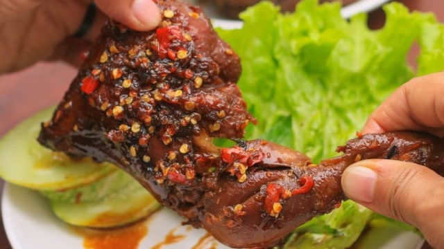 Ayam bakar pedas manis (Foto: Instagram: @sambalkarmila)