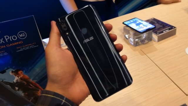 Bagian punggung Asus Zenfone Max Pro M2. (Foto: Muhammad Fikrie/kumparan)
