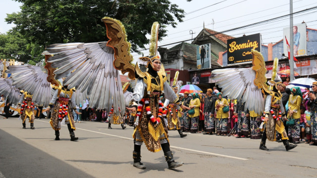 Bupati dan Wakil Bupati Ikuti Kirab Budaya Hari Jadi Blora
