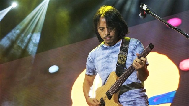 Personel band Gigi, Dewa Budjana. Foto: Jamal Ramadhan/kumparan