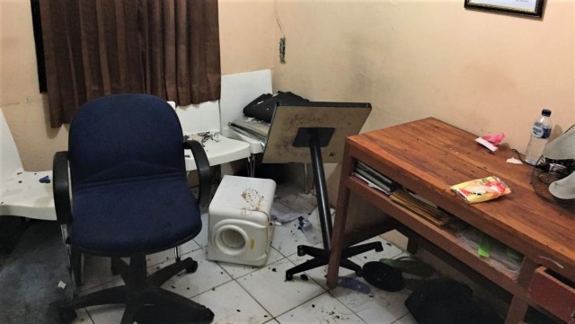 Situasi di dalam ruang Polsek Ciracas. (Foto: Foto: Dok. Istimewa)
