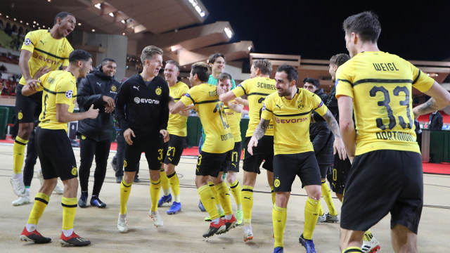 Pemain Dortmund rayakan kemenangan atas AS Monaco. (Foto: VALERY HACHE / AFP)