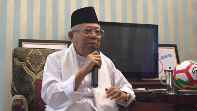 Cawapres nomor urut 01 Ma'ruf Amin dalam acara ngopi bareng wartawan di kediaman Ma'ruf, Jalan Situbondo, Jakarta Pusat, Rabu (12/12) (Foto: Rafyq Panjaitan/kumparan)