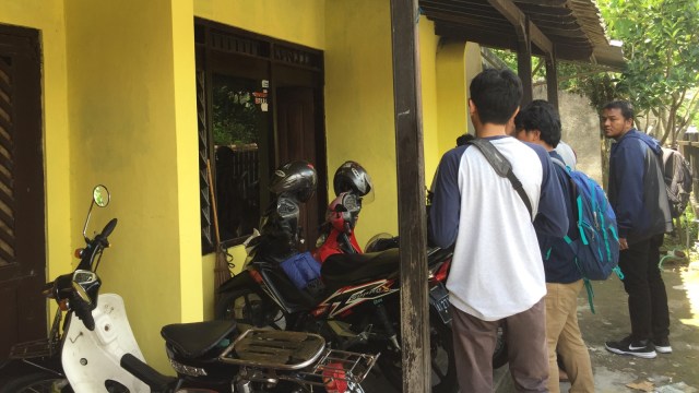 Kondisi rumah kontrakan benomor P72 di RT 06, RW 18 Krapyak, Sidoarum, Godean, Sleman, DIY. (Foto: Arfiansyah Panji Purnandaru/kumparan)