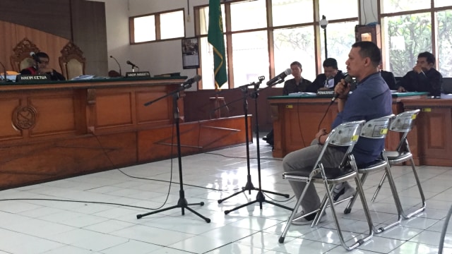 Andri Rahmat bersaksi untuk mantan Kalapas Sukamiskin, Wahid Husen, di Pengadilan Negeri Tipikor, Bandung, Rabu (12/12/2018). (Foto: Iqbal Tawakal/kumparan)