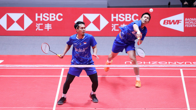Mohammad Ahsan/Hendra Setiawan bertanding di babak grup BWF World Tour Finals 2018. (Foto: Dok. PBSI)