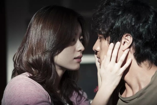 Ternyata Ini Makna dari Mencium Kening dan Kenapa Hal Itu Sangat Romantis Bagi Orang-orang