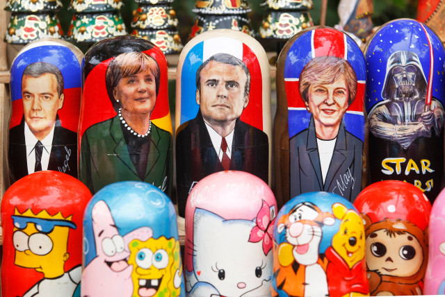Ilustrasi Matryoshka Bergambar Tokoh Terkenal Dunia Foto: Shutter Stock