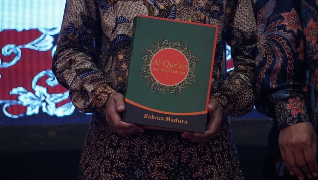 Alquran terjemah bahasa daerah Madura. (Foto: Helmi Afandi Abdullah/kumparan)