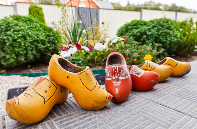 Klompen, Sepatu Kayu Khas Belanda (Foto: Shutter Stock)