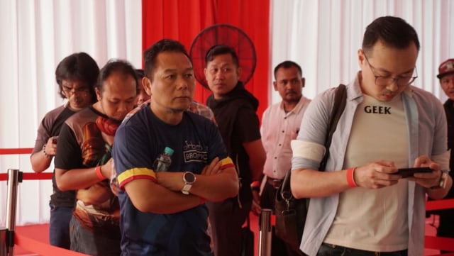Antrean pembeli iphone terbaru, XS, XR, XS Max. (Foto: Helmi Afandi Abdullah/kumparan)