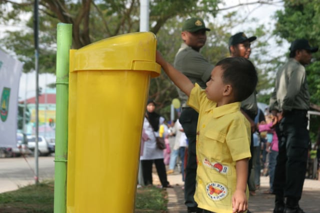 Pilah Sampah ke dalam 3 Jenis Sampah Berikut!