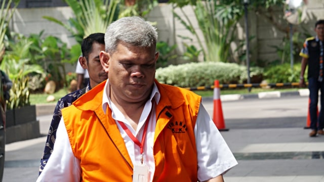 Panitera Pengganti Pengadilan Negeri Jakarta Timur, Muhammad Ramadhan saat akan diperiksa KPK, Jumat (14/12). Foto: Nugroho Sejati/kumparan