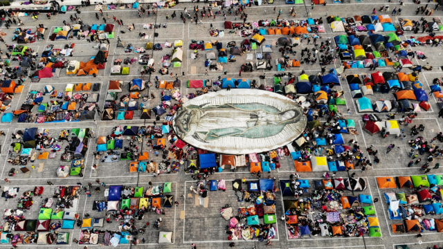 Foto udara perayaan Lady of Guadalupe yang diadakan di Basilika Guadalupe di Kota Meksiko pada 12 Desember 2018. (Foto: AFP/ALEJANDRO MELENDEZ)
