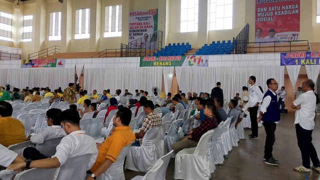 Tim Kampanye Daerah Koalisi Indonesia Kerja Jokowi-Ma'ruf Amin mengadakan rapat kerja daerah dan konsolidasi caleg di Stadion Harapan Basang Lhong Raya, Aceh. (Foto: Zuhri Noviandi/kumparan)