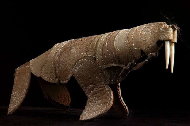 Menengok Deretan Patung di Inggris yang Terbuat dari Kulit Manusia (3)