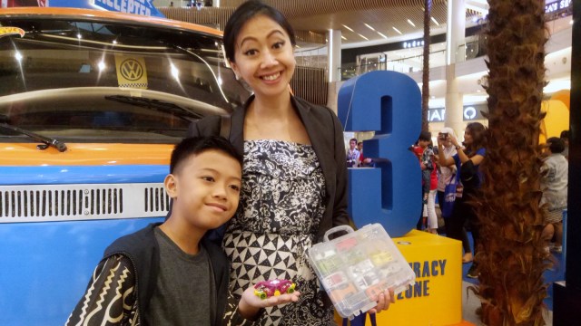 Asri Welas dan anaknya Rajwa Gilbram Ridha Rahardja. (Foto: Aria Pradana/kumparan)