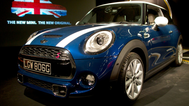 Illustrasi Mini Cooper. (Foto: AFP/ANDREW COWIE)