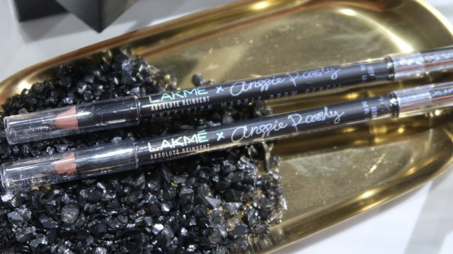 Pensil alis terbaru LAKME. (Foto: dok. Intan Kemala Sari/kumparan)