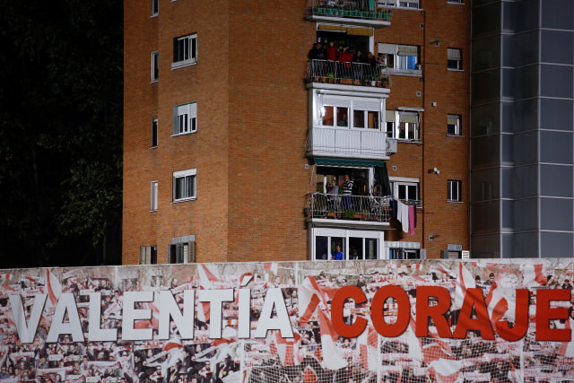 Tribune 'VIP' suporter Rayo Vallecano. (Foto: Benjamin CREMEL / AFP)