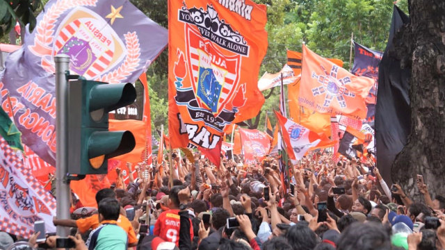 Suasana di depan Balaikota saat pawai The Jakmania. Foto: Helmi Afandi/kumparan