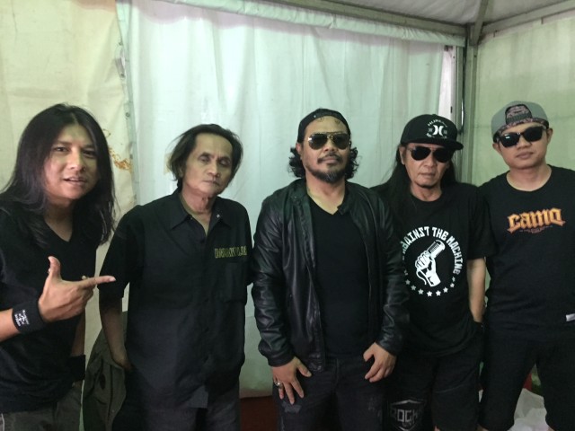 Jamrud masih eksis di anggung off air (Foto: Giovanni)