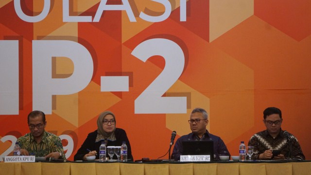 Rapat pleno Rekapitulasi Daftar Pemilih Tetap Hasil Perbaikan (DPTHP) ke dua di Hotel Menara Penisula. (Foto:  Fanny Kusumawardhani/kumparan)