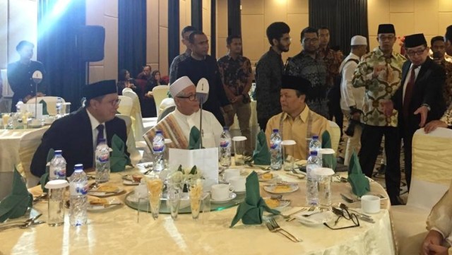 Menteri Agama Lukman Hakim (kiri) saat hadiri Milad Rabithah Alawiyah. (Foto: Moh Fajri/kumparan)