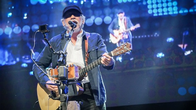 Konser Iwan Fals di LiveSpace SCBD, Jakarta, Minggu (16/12). (Foto: Jamal Ramadhan/kumparan)