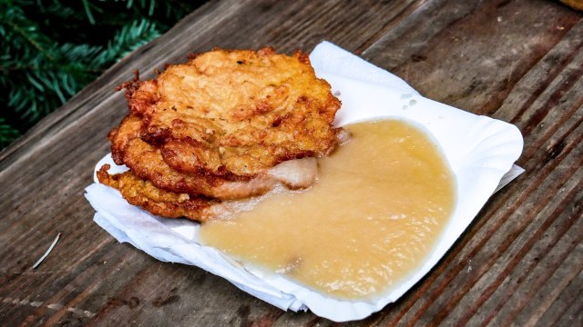 Mukbang Jajanan Pasar Porsi Jumbo di Christmas Market Jerman (2)