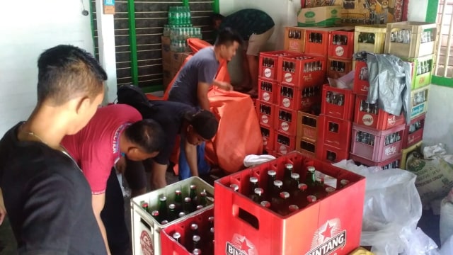 Polisi di Bojonegoro Amankan Ratusan Botol Minuman Keras (2)