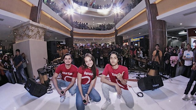 Aliando, Aurora, dan Dewa saat promosi film 'Asal Kau Bahagia'. (Foto: Dok. Falcon Picture)