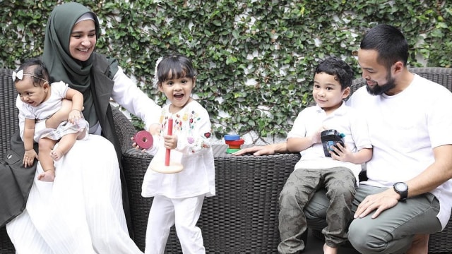Shireen Sungkar dan keluarga. (Foto: Instagram @shireensungkar)