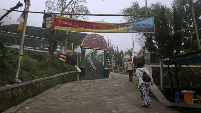 Petilasan Mbah Maridjan menjadi salah satu destinasi saat Lava Tour Merapi Foto: Aria Sankhyaadi/kumparan