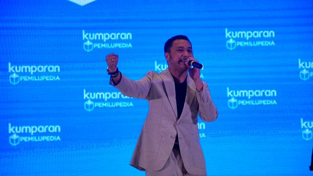 Penampilan Giring Ganesha di peluncuran kumparan Pemilupedia di Hotel The Westin, Jakarta Selatan, Senin (17/12/2018). (Foto: Jamal Ramadhan/kumparan)