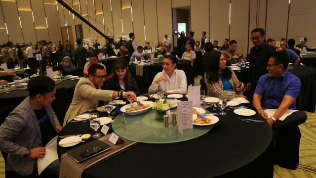 Suasana saat elite partai politik makan bareng di peluncuran kumparan Pemilupedia di Hotel The Westin, Jakarta Selatan, Senin (17/12/2018). (Foto: Aditia Noviansyah/kumparan)