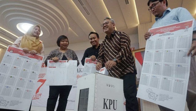 Ketua KPU Arief Budiman di acara diskusi kesiapan KPU menyelenggarakan pemilu serentak tahun 2019 di KPU, Jakarta, Selasa (18/12/2018). (Foto: Irfan Adi Saputra/kumparan)
