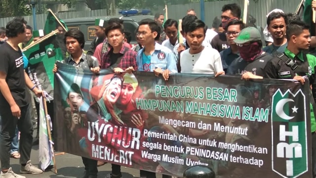 Massa HMI demo di depan Kedubes China kecam penindasan muslim Uighur. (Foto: Dok. Istimewa)