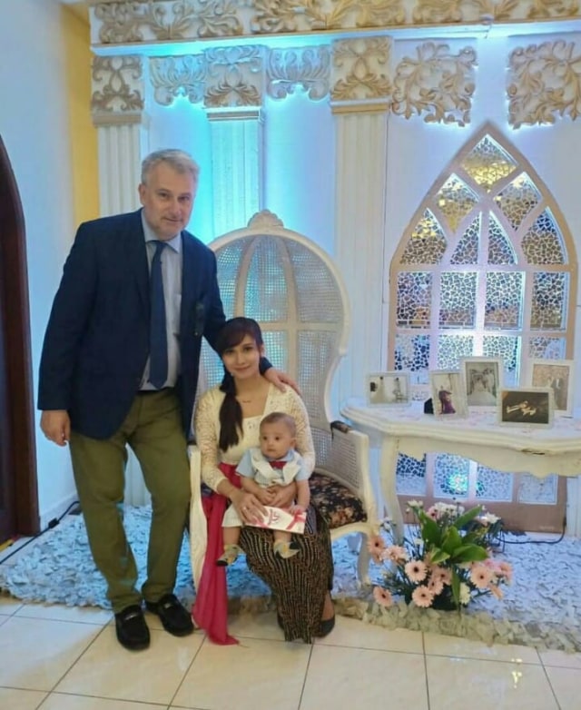 5 Pasang Artis yang Harmonis Meski Beda Usia hingga 20 Tahun Lebih (5)