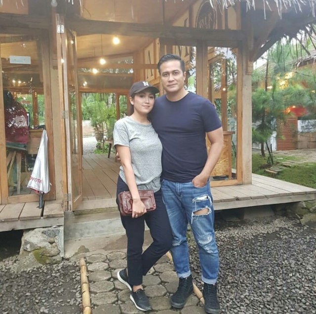 5 Pasang Artis yang Harmonis Meski Beda Usia hingga 20 Tahun Lebih (4)