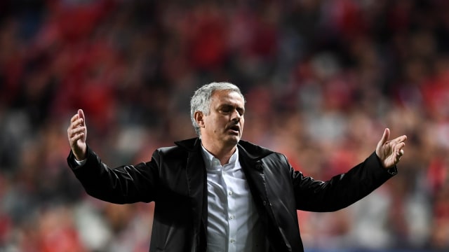 Jose Mourinho di Liga Champions UEFA A saat pertandingan sepak bola SL Benfica vs Manchester United FC di stadion Luz di Lisbon pada 18 Oktober 2017. (Foto: AFP/PATRICIA DE MELO MOREIRA )