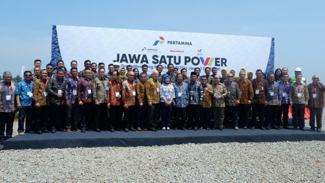 Suasana acara Groundbreaking Pembangkit Listrik Tenaga Gas (PLTGU) Jawa I di Cilamaya, Karawang. (Foto: Resya Firmansyah/kumparan)