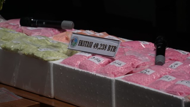 Konferensi pers pengungkapan kasus narkotika jenis shabu 70,733 kg dan 49.733 butir ekstasi jaringan Internasional di Polda Metro Jaya, Jakarta, Rabu (19/12/2018). (Foto: Irfan Adi Saputra/kumparan)