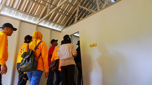 Suasana dalam Hunian Transisi Tetap (Huntrap) di Dusun Leong Tengah, Lombok Utara. (Foto: Fachrul Irwinsyah/kumparan)