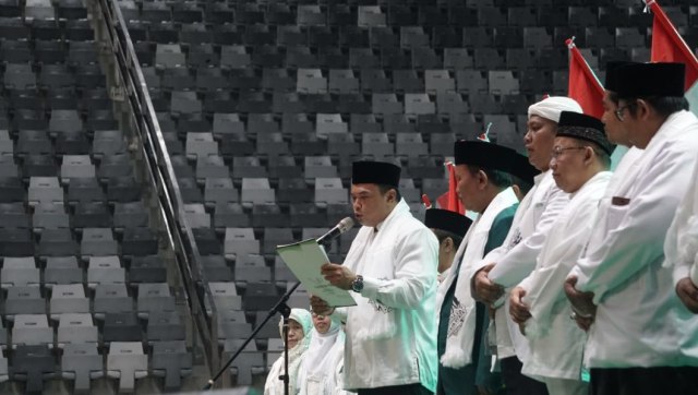 Khofifah Indar Parawansa (tengah) di acara deklarasi JKSN wilayah DKI Jakarta untuk pemenangan Jokowi dan Maruf Amin di Istora Senayan, Jakarta, Rabu (19/12/2018). (Foto: Irfan Adi Saputra/kumparan)