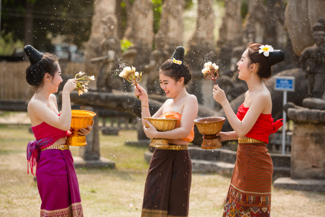 Ilustrasi Wanita Tertawa (Foto: Shutter Stock)
